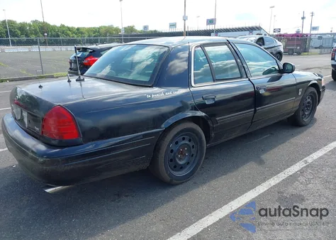 2011 Ford Crown Victoria Police Interceptor z USA, uszkodzony, nr VIN 2FABP7BV9BX141326